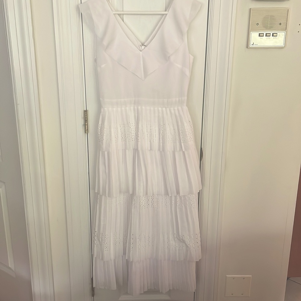 Banana republic white flowy dress with flutter/ruffle sleeves and neckline